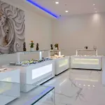 Laguna Hotel 4*