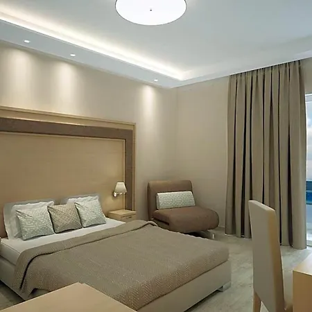 Laguna Hotel 4*