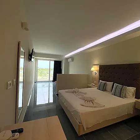 Laguna Hotel 4*