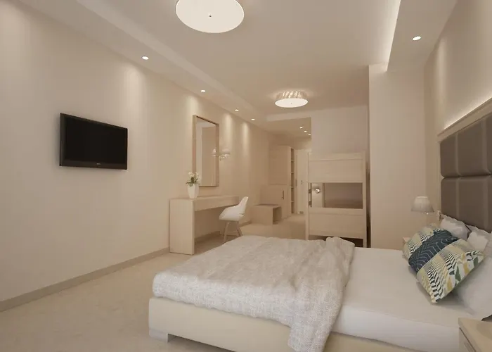 Laguna Hotel 4*