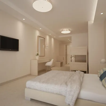 Laguna Hotel 4*